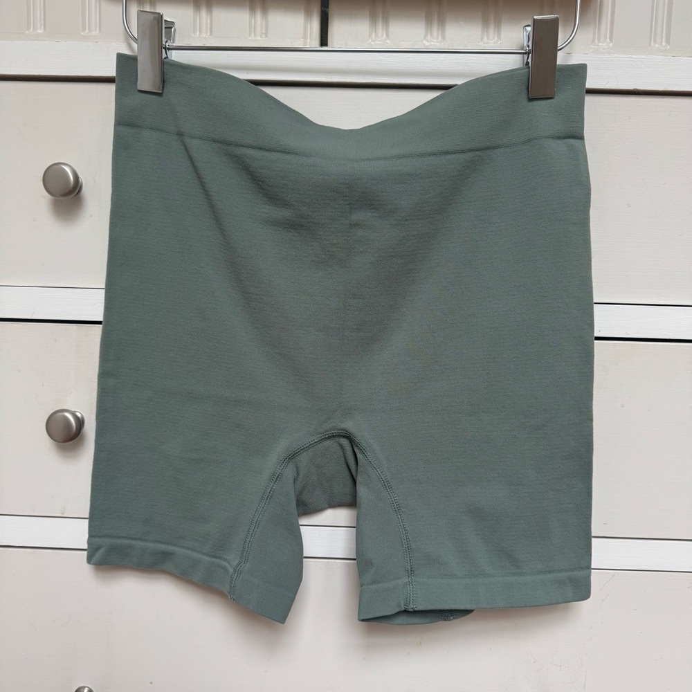 THIGH SOCIETY The Original 5" Sage Green Soft Biker Shorts Tights size S/M